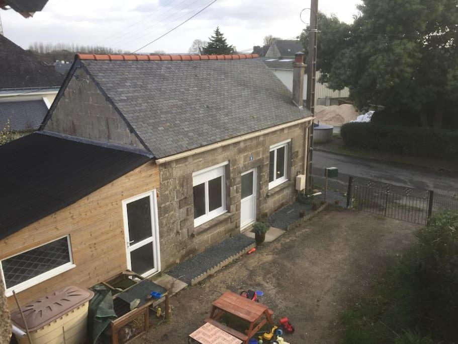 Detached Cottage On The Edge Of Town Plumeliau-Bieuzy Exterior photo